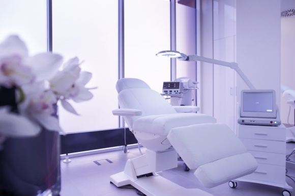 Piękna latem – bez cellulitu i rozstępów Uroda, LIFESTYLE - Jeśli cellulit i rozstępy psują nam perspektywę radości z wakacji, to najwyższy czas, aby się ich pozbyć. Jak tego dokonać? Medycyna estetyczna może nam w tym skutecznie pomóc. title =