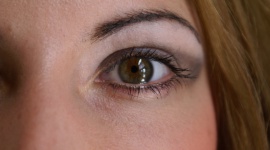 Rozpuszczalne nici – sposób na poprawę wyglądu twarzy