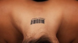 Chcesz usunąć tatuaż? Teraz to już nie problem! Uroda, LIFESTYLE - Tatuaż dla niektórych może być cudowną ozdobą, a dla innych z czasem staje się przykrą pamiątką. Medycyna estetyczna służy pomocą, gdy chcesz usunąć tatuaż, który zaczął Ci przeszkadzać.