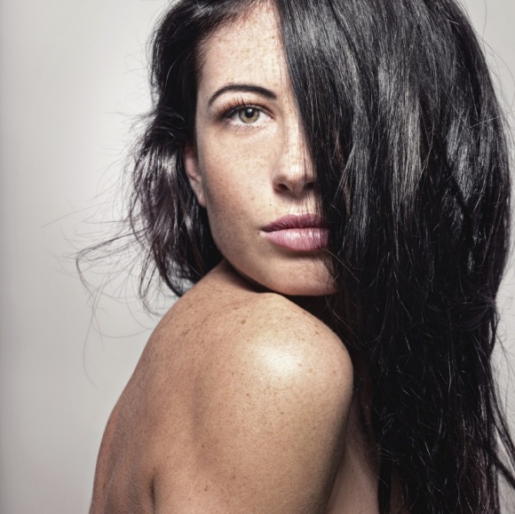 Przebarwienia? Nie, dziękuję! Uroda, LIFESTYLE - Najczęściej tuż po wakacjach do gabinetów medycyny estetycznej zgłasza się wielu pacjentów z problemem pojawiających się przebarwień. Dlaczego? Zapytaliśmy dr Ewę Rybicką z kliniki Estetica Nova. title =