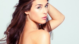 Jesienne porządki, czyli pora na peeling Uroda, LIFESTYLE - Jakie zabiegi są idealne jesienna porą? Peelingi! To łatwe metody usuwania wszelkich niedoskonałości skóry. O ich zaletach odpowiada dr Oliwia Janiczek z Kliniki Medycyna Urody.