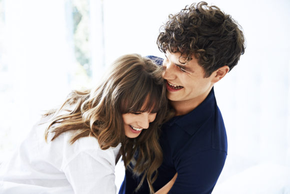 Gadżety, które każda kobieta i każdy mężczyzna chciałby dostać na Walentynki! Uroda, LIFESTYLE - Jeżeli nadal poszukujesz niezapomnianego prezentu na Walentynki dla swojej ukochanej lub ukochanego, sprawdź, jakie gadżety wybrać, aby trafić w potrzeby i charakter obdarowywanej osoby. Przewodnik marki Braun pomoże Ci w podjęciu decyzji. title =