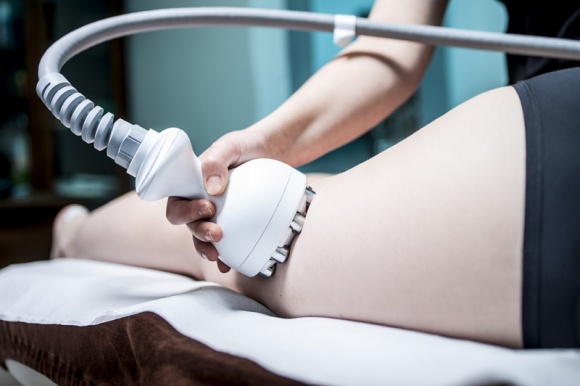 Ciepło-zimno w trosce o piękną sylwetkę Uroda, LIFESTYLE - Eksperci są zgodni – większość kobiet nie akceptuje wyglądu swojego brzucha, nóg i pośladków. Dieta i ćwiczenia to konieczność, ale istnieją metody gwarantujące trwałą redukcję tkanki tłuszczowej. Nowością jest duet zabiegowy, który łączy pozytywne właściwości zimna i ciepła. title =