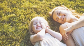 Blizny ? Bez obaw ! Uroda, LIFESTYLE - Wcześniej czy później każdy z nas ma na ciele jakąś bliznę. W zależności od miejsca występowania i jej wielkości, blizna może stać się czymś więcej niż tylko skazą fizyczną. Contractubex® pomaga w sposób aktywny pobudzić proces gojenia skóry.