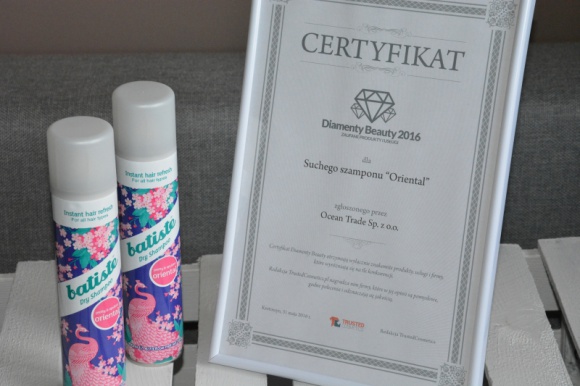 Batiste z trzema Diamentami Beauty! Uroda, LIFESTYLE - Podczas II edycji konkursu „Diamenty Beauty 2016” aż trzy produkty marki Batiste zostały nagrodzone prestiżowymi Diamentami. Redakcja serwisu Trusted Cosmetics nagrodziła suchy szampon Oriental, Heavenly Volume oraz XXL Volume Spray z nowej linii do stylizacji Batiste Stylist. title =