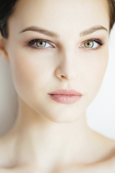 Zachwycaj spojrzeniem Uroda, LIFESTYLE - Skóra wokół oczu jako pierwsza zdradza oznaki starzenia. Co robić, kiedy nie chcemy decydować się na operację, a opadające powieki zaczynają naprawdę przeszkadzać? O wyjątkowej metodzie PLEXR opowiada dr Katarzyna Grudzień. title =