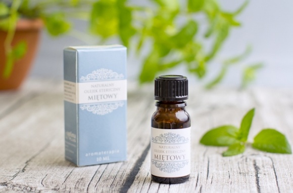 Domowe SPA z olejkami eterycznymi Uroda, LIFESTYLE - Aromat olejków eterycznych, blask świec, nastrojowa muzyka i odrobina spokoju to wymarzony wieczór każdej kobiety. Nie musisz jechać do SPA, żeby wypocząć, zadbać o swój wygląd i poczuć się piękną. title =