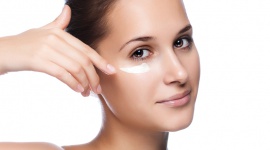 Wiosenna odnowa – przygotuj swoją cerę na słoneczne dni! Uroda, LIFESTYLE - Wiosna jest doskonałym czasem na regenerację naszej skóry, ale także na odpowiednią pielęgnację przygotowującą cerę do lata i słonecznych dni.