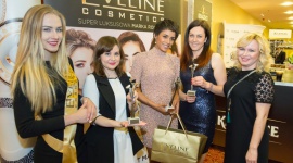 Eveline Cosmetics Super Sukces Roku 2017 Uroda, LIFESTYLE - 11 kwietnia b.r. jury szczególnie wyróżniło Eveline Cosmetics, największego producenta kosmetyków w Polsce, podczas rozdawania statuetek dla najwybitniejszych postaci i najlepszych biznesów - „Osobowości i Sukcesy Roku 2017”.