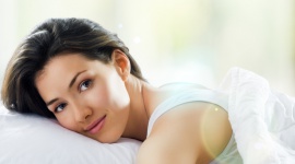 Czy znasz ten sposób na blizny? Łatwiej się nie da! Uroda, LIFESTYLE - Istnieje wiele sposobów na usunięcie blizn – maści i żele, laseroterapia, krioterapia czy domowe sposoby takie jak okłady z cebuli, przemywanie blizny sokiem z cytryny lub ogórka. Sprawdzamy obiecującą alternatywę – plastry na noc.