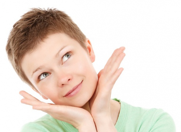 Najcieńsza i najbardziej wrażliwa – skóra sucha Uroda, LIFESTYLE - Na co powinny zwrócić uwagę osoby mające suchą skórę? Dlaczego tego typu cera wymaga szczególnej pielęgnacji? Co robić, aby zawsze wyglądała pięknie i za szybko nie pojawiły się na niej zmarszczki? title =