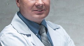 Chirurgia plastyczna, czyli szycie na miarę Uroda, LIFESTYLE - Ciało kobiety nieustannie się zmienia: okres dojrzewania, macierzyństwo, wreszcie coraz bardziej widoczne oznaki starzenia się. O tym, w jaki sposób można przywrócić atrakcyjny wygląd newralgicznych części ciała, rozmawiamy z dr. Maciejem Kulickim, chirurgiem plastykiem.