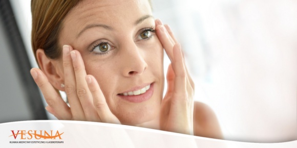 Fotostarzenie skóry – jak z nim walczyć? Uroda, LIFESTYLE - Koniec okresu urlopowego wiąże się nie tylko z koniecznością powrotu do codziennych obowiązków. Beztroska w trakcie wakacji zostawia również ślad na naszej skórze. Co zrobić, by usunąć niechciane pamiątki z wakacji? title =