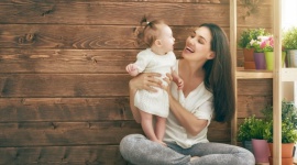 Uroda, LIFESTYLE - Nawet 60% kobiet po urodzeniu dziecka zmaga się z problemem nieestetycznych rozstępów. Dla wielu kobiet stają przyczyną poważnych kompleksów. Na szczęście istnieją skuteczne naturalne sposoby na pozbycie się rozstępów! Jak w naturalny sposób pozbyć się rozstępów po ciąży? Uroda, LIFESTYLE - Nawet 60% kobiet po urodzeniu dziecka zmaga się z problemem nieestetycznych rozstępów. Dla wielu kobiet stają przyczyną poważnych kompleksów. Na szczęście istnieją skuteczne naturalne sposoby na pozbycie się rozstępów!