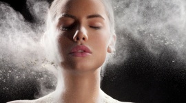 Skóra kontra smog! Uroda, LIFESTYLE - Smog destrukcyjnie wpływa na stan i wygląd skóry. Jak z nim walczyć? Przekonaj się!