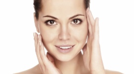 Joga twarzy – prosty sposób na zachowanie młodości Uroda, LIFESTYLE - Odpowiednie i regularne ćwiczenia twarzy mogą zapewnić skórze naturalny „lifting”. W jaki sposób ćwiczyć jogę twarzy?