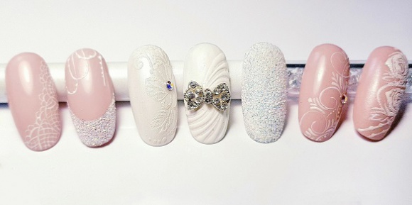 Trendy w manicure ślubnym od ChiodoPRO Uroda, LIFESTYLE - Ślub to jeden z najważniejszych dni w życiu. I oprócz idealnej sukni, kobieta myśli też o perfekcyjnym manicure, bo przecież tego dnia jej dłoń z obrączką będzie ciągle fotografowana! Oto główne trendy i motywy, na jakie decydują się panny młode. title =