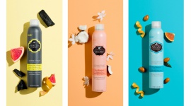 Wakacje bez efektu drugiego dnia –HASK DRY SHAMPOOS Uroda, LIFESTYLE - ARGAN DRY SHAMPOO Olej arganowy z Marocco, CHARCOAL DRY SHAMPOO Oczyszczający węgiel drzewny Citrus Oil i COCONUT DRY SHAMPOO Olej kokosowy Monoi, to wyjątkowo przydatne kosmetyki zarówno w podróży jak i na co dzień.