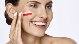 Uroda, LIFESTYLE - Pielęgnacja to podstawa zdrowego wyglądu skóry. Szczególnie przykłada się do niej Dominika Grosicka, która żyje aktywnie, uprawia sport i wykonuje piękne makijaże, a teraz wchodzi do gry by czuwać nad poprawą skóry tysięcy Polek. Pielęgnacja twarzy i ciała z Dominiką Grosicką Uroda, LIFESTYLE - Pielęgnacja to podstawa zdrowego wyglądu skóry. Szczególnie przykłada się do niej Dominika Grosicka, która żyje aktywnie, uprawia sport i wykonuje piękne makijaże, a teraz wchodzi do gry by czuwać nad poprawą skóry tysięcy Polek.