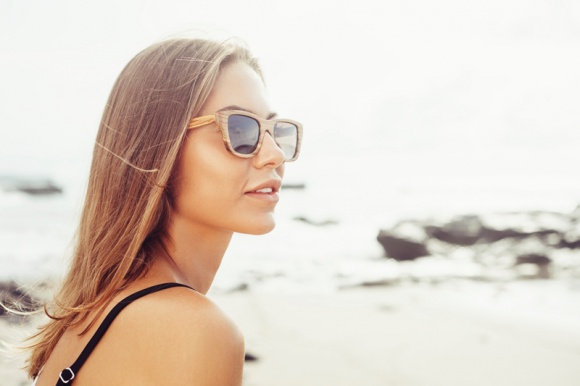 Które zabiegi medycyny estetycznej można wykonać latem? Uroda, LIFESTYLE - Stwierdzenie, że żadnych zabiegów medycyny estetycznej nie powinno się wykonywać latem, to mit. Tylko nieliczne z nich w okresie dużego nasłonecznienia mogą prowadzić do powikłań, takich jak np. przebarwienia skóry. Na które zabiegi warto umówić się podczas wakacji? title =