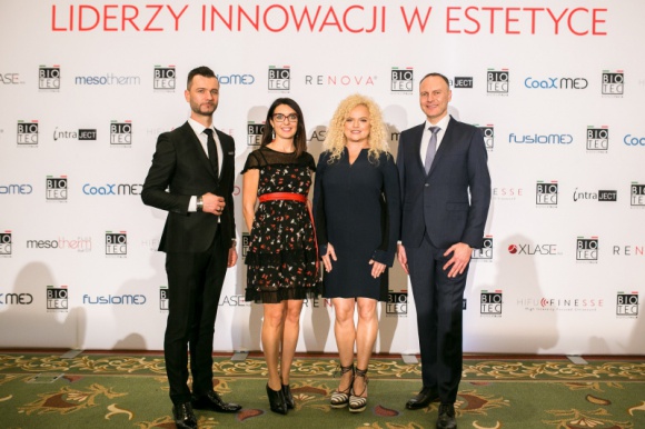 7 urodziny firmy Biotec Lasers Polska Uroda, LIFESTYLE - W październiku w Regent Warsaw Hotel siódme urodziny, wspólnie z klientami, świętowała firma Biotec Lasers Polska. Spotkanie posłużyło nie tylko przyjrzeniu się jej historii, ale i wymianie doświadczeń oraz zaprezentowaniu nowości. title =