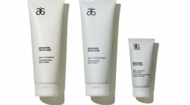 NOWOŚĆ! ARBONNE TRUE HAIR Uroda, LIFESTYLE - Arbonne True Hair to linia przeznaczona do codziennej pielęgnacji włosów. Formuła zawiera w 82% składniki pochodzenia naturalnego W kolekcji Arbonne True Hair znajduje się Szampon do codziennego stosowania, Odżywka do codziennego stosowania oraz Odżywka bez spłukiwania.