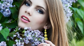 Wyglądaj młodo na wiosnę Uroda, LIFESTYLE - Długo wyczekiwana wiosna zbliża się wielkimi krokami, jednak kondycja skóry wciąż przypomina o niesprzyjających warunkach atmosferycznych panujących zimą? To znak, by zafundować jej odpowiednią dawkę składników odżywczych, a jeśli to konieczne – także zabieg ujędrniający.