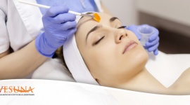 3 typy peelingów, które odmienią Twoją skórę Uroda, LIFESTYLE - Kosmetyczne, medyczne czy laserowe - na rynku dostępna jest ogromna ilość peelingów, które możemy wykonać zarówno samodzielnie jak i w profesjonalnym gabinecie kosmetycznym.