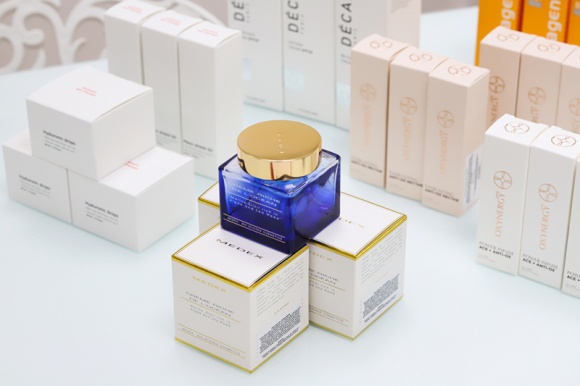 Aurum DG - 3 filary pielęgnacji wakacyjnej: odżywianie, ochrona i regeneracja Uroda, LIFESTYLE - W ubiegłą środę 26 czerwca w siedzibie Aurum DG, dystrybutora innowacji oraz najwyższej jakości rozwiązań z sektora Medycyny Estetycznej oraz Anti-aging, odbyło się przedwakacyjne spotkanie pt. "3 filary pielęgnacji wakacyjnej: odżywianie, ochrona i regeneracja". title =