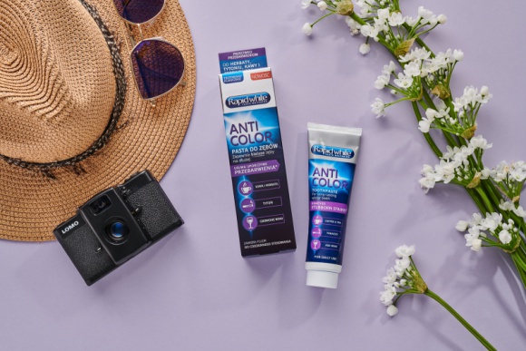 5 sposobów jak zadbać o siebie latem! Uroda, LIFESTYLE - Rozświetlona cera to jeden z najważniejszych trendów urodowych w tym sezonie. Szczególnie latem chcemy wyglądać świeżo i promiennie. Tymczasem piękny, zdrowy i pełen blasku wygląd skóry to coś zupełnie naturalnego, a dobre kosmetyki mają go tylko podkreślić! title =