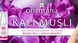 Seria kosmetyków do cery wrażliwej i naczynkowej KALI MUSLI Uroda, LIFESTYLE - KALI MUSLI (Curculigoorchioides) to rdzenna roślina zacienionych lasów Azji. Oczyszczona frakcja z kłączy KALI MUSLI jest bogata w cukry i substancje o działaniu leczniczym. Zwalcza swędzenie, choroby skórne, skaleczenia, rany i ma działanie wzmacniające naskórek oraz naczynka.