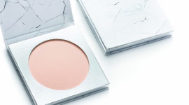 Wegański puder IUNO Cosmetics podstawą idealnego makijażu Uroda, LIFESTYLE - Puder prasowany, który doskonale stapia się ze skórą nadaje jej naturalny efekt świeżego i zdrowego wyglądu.