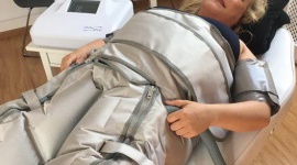 DWA ROZMIARY W TRZY TYGODNIE! Uroda, LIFESTYLE - Piękne i szczupłe ciało bez zbędnego tłuszczyku to marzenie i kobiet, i mężczyzn. Redustim to jeden z najnowocześniejszych zabiegów odchudzających, który jako jedyny redukuje trzewną tkankę tłuszczową. Dzięki Redustim możesz schudnąć nawet o 2 rozmiary w ciągu zaledwie 3 tygodni!