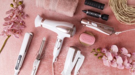 Stylizacja włosów w nowym wymiarze! Uroda, LIFESTYLE - Perfekcyjnie ułożona fryzura, lśniące kosmyki, subtelne fale lub idealnie proste włosy – niezależnie od potrzeb każdej kobiety, znakomity efekt stylizacji można osiągnąć nie tylko w salonie fryzjerskim, ale też w domu. Niezbędne będą wysokiej jakości produkty do stylizacji.