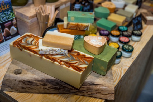 Ekocuda są z nami już 3 lata! Uroda, LIFESTYLE - 7. edycja targów kosmetyków naturalnych Ekocuda odbyła się pod hasłem „Zero waste w praktyce”. Temat był motywem przewodnim panelu dyskusyjnego z udziałem ekspertek, które działają na rzecz szerzenia edukacji związanej ze zmniejszeniem liczby odpadów. title =