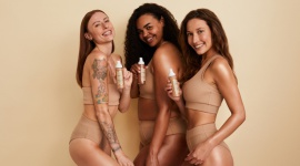 MUST HAVE TEGOROCZNEGO LATA – złocisty odcień skóry bez opalania Uroda, LIFESTYLE - Polska marka kosmetyków naturalnych Resibo wprowadza na rynek dwa balsamy upiększające: Mastertouch i Superstar Body Balm. Moment premiery nie jest przypadkowy – kosmetyki są idealnym must have na zbliżające się wakacje i odmrożony sezon ślubny.