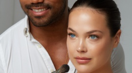 Spektakularny makijaż wieczorowy, dzięki trikom Harrego J Uroda, LIFESTYLE - Harry J, wizażysta marki Kontigo i makijażysta gwiazd, mówi o najnowszych trendach w makijażu wieczorowym oraz trikach, które pomogą w stworzeniu spektakularnego makijażu wieczorowego.