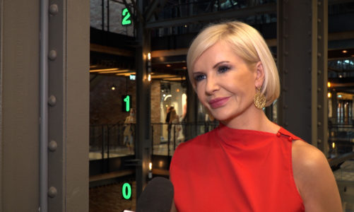 Joanna Racewicz: Wszyscy jesteśmy spragnieni kontaktu z drugim człowiekiem i spojrzenia sobie w oczy. Ale mam wrażenie, że wszystko jest za szybko i zbyt odważnie