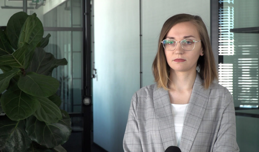 Połowa Polaków pije na co dzień wodę mineralną. Nie wszyscy jednak wiedzą, co oznacza pH wody