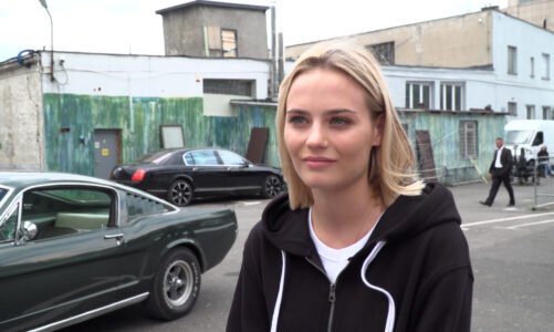 Katarzyna Sawczuk: „Fuks 2” to jedno z wyzwań zawodowych, na które czekałam. Mam niesamowitą przyjemność zagrać z legendarnymi aktorami jak Gajos, Stuhr czy Pazura