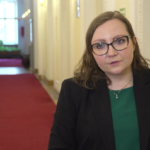 Kolejki do urzędów paszportowych powoli się rozładowują. Wniosek niedługo będzie można złożyć online