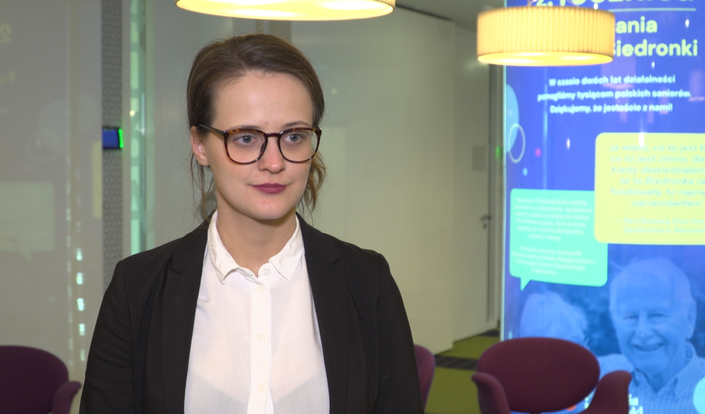 Coraz więcej sieci handlowych rezygnuje z jaj od kur z chowu klatkowego. Rośnie również poparcie konsumentów dla tych decyzji