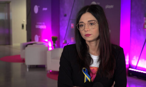 Adriana Kalska: Nie oceniam wyborów życiowych mojej serialowej bohaterki Marty. Żałuję tylko, że kiedy już jest na dobrej drodze, to znów ucieka od własnego szczęścia