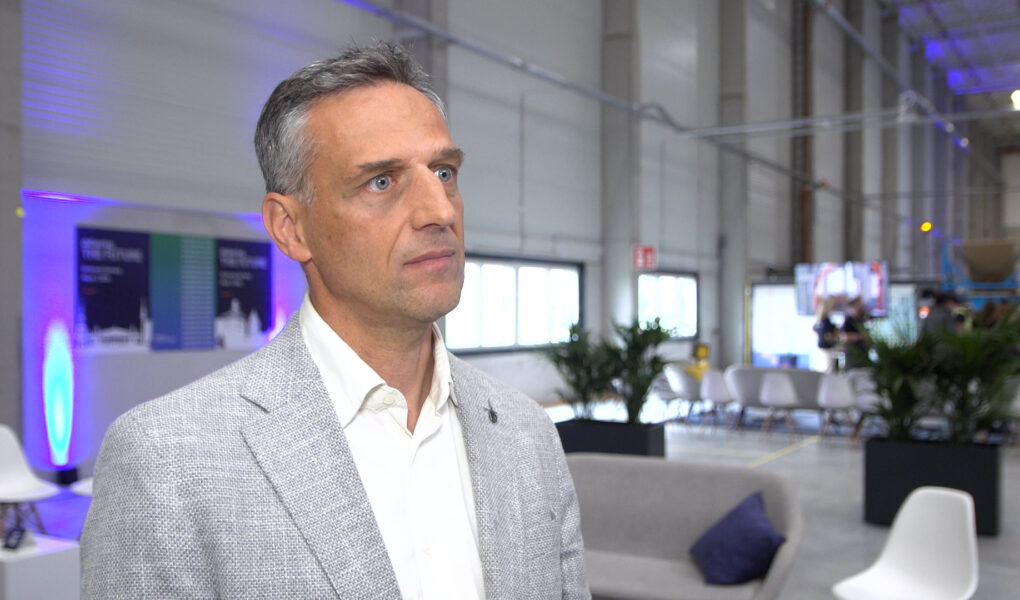 Dzięki sztucznej inteligencji przesyłki mogą trafiać do klientów tego samego dnia. Liczba takich dostaw w Amazon znacząco rośnie