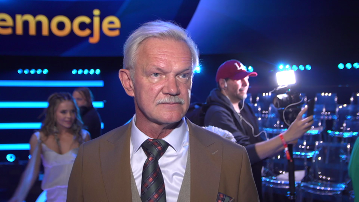 Cezary Pazura: Interesuję się rozwojem technologii, ale na razie wolę rozmawiać z żoną niż ze sztuczną inteligencją. Jest ciekawiej, bo to jest żywa inteligencja