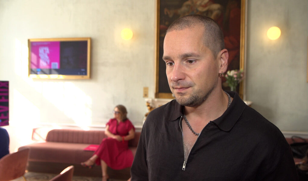 Krzysztof Zalewski: Andrzej Smolik ma genialne poczucie humoru. Na próbach raczy nas anegdotami i zawsze po prostu płaczę ze śmiechu