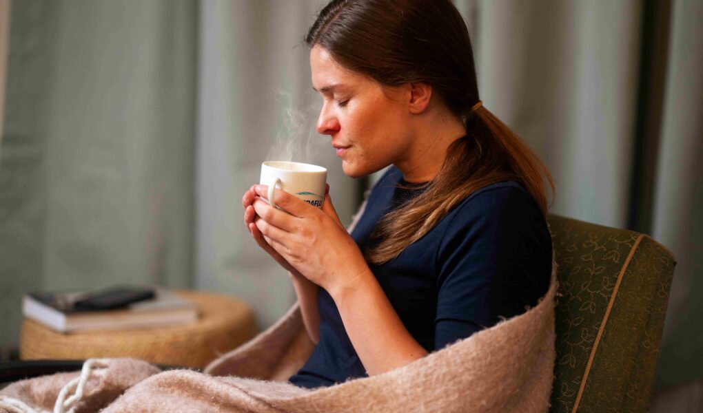 Prawie połowa pracujących mam nie rezygnuje z pracy nawet podczas choroby. Wśród powodów presja finansowa i brak wsparcia [DEPESZA]