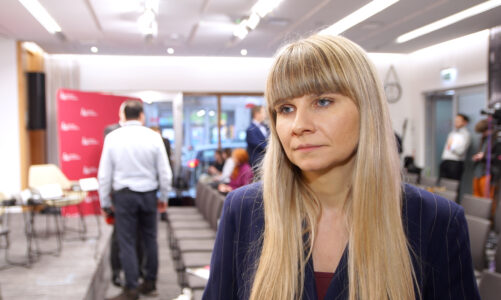 Nastolatkowie chcą mieć kontrolę nad publikacją wizerunku online. Dziś rodzice i nauczyciele robią to często bez ich zgody